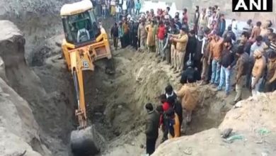Agra - 8 children drowned due to digging of pond, 3 killed.